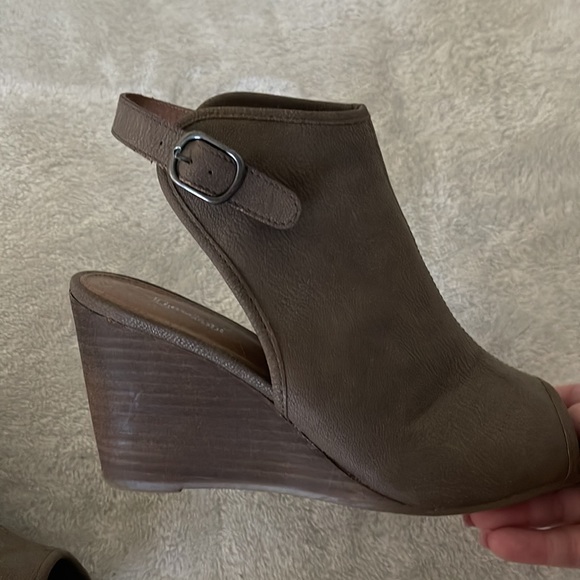 Heels - Picture 2 of 3